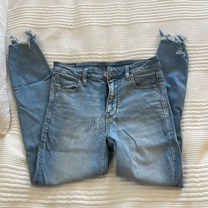 cropped light wash american eagle jeans size 4